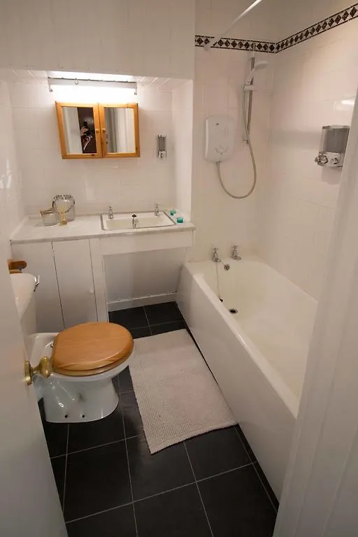 Bright & Airy Two Bed Set In Granite Apartment Aberdeen
