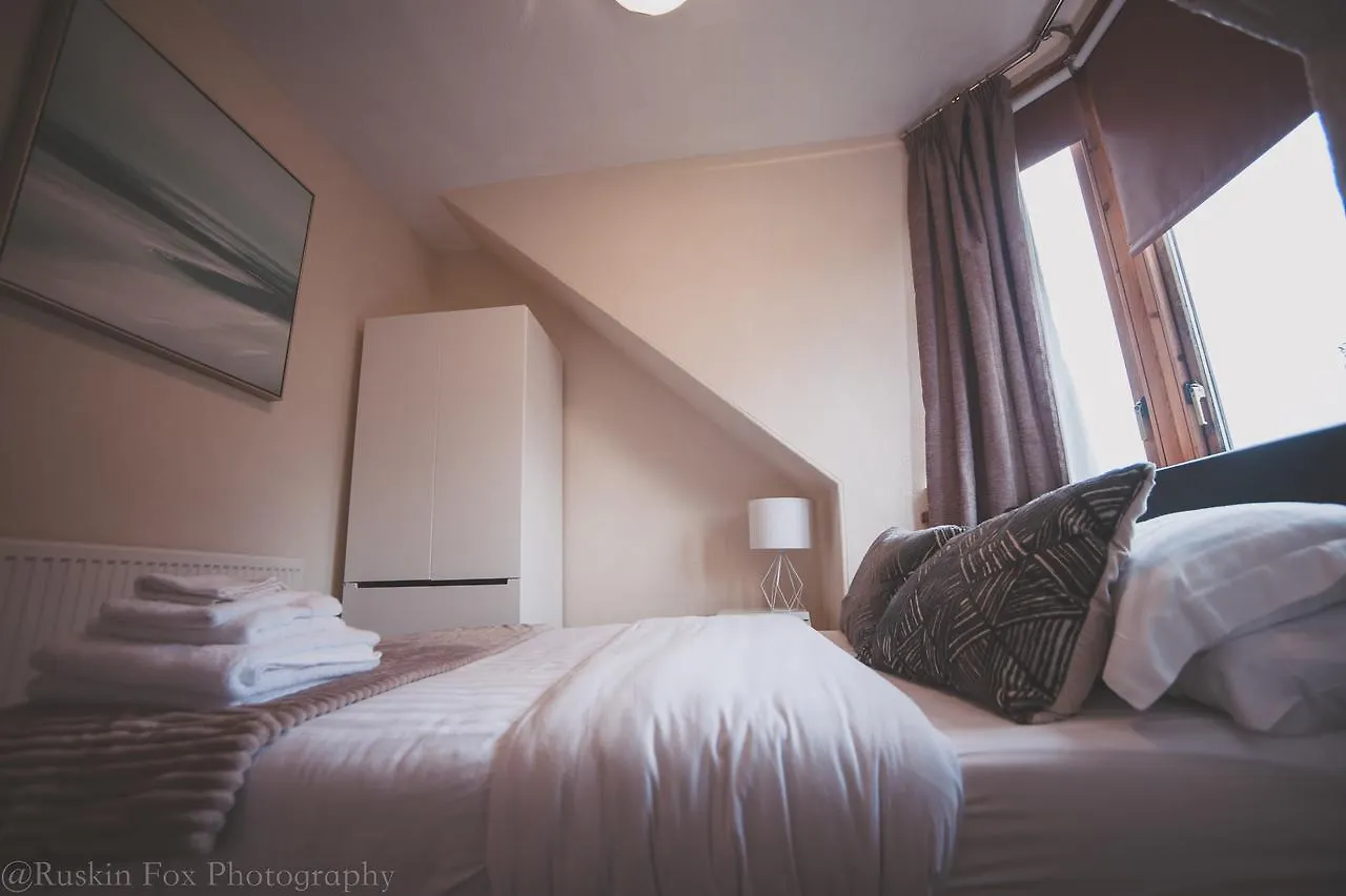 Bright & Airy Two Bed Set In Granite Apartment Aberdeen 0*,  United Kingdom
